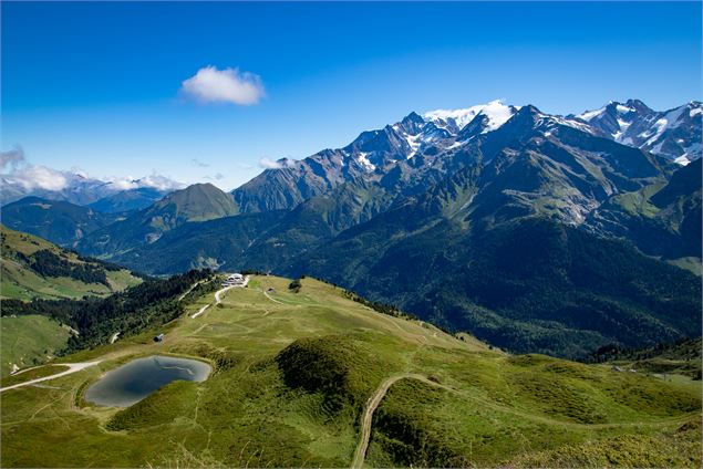 L'arrivée des télécabines du Signal et le lac de Roselette - Gilles Lansard