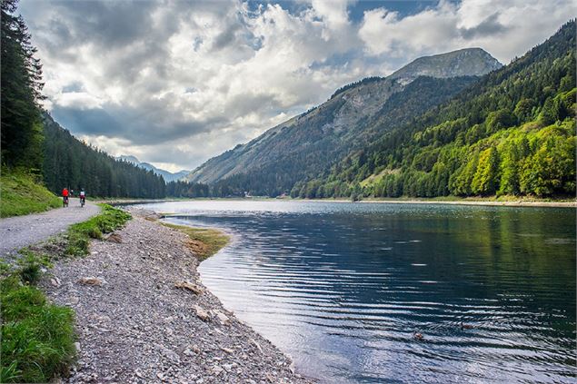 Sentier le long du lac de Montriond - A.Berger / SIAC