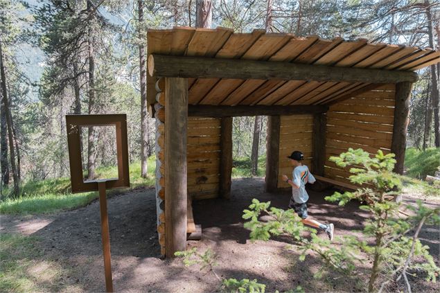 Cabane en bois sur le sentier - g.monin_ot_hmv