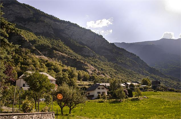 Vue sur le village de Châtel - Tilby.Vattard