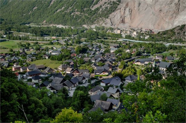 vue sur le village d'Hermillon - Tilby.Vattard