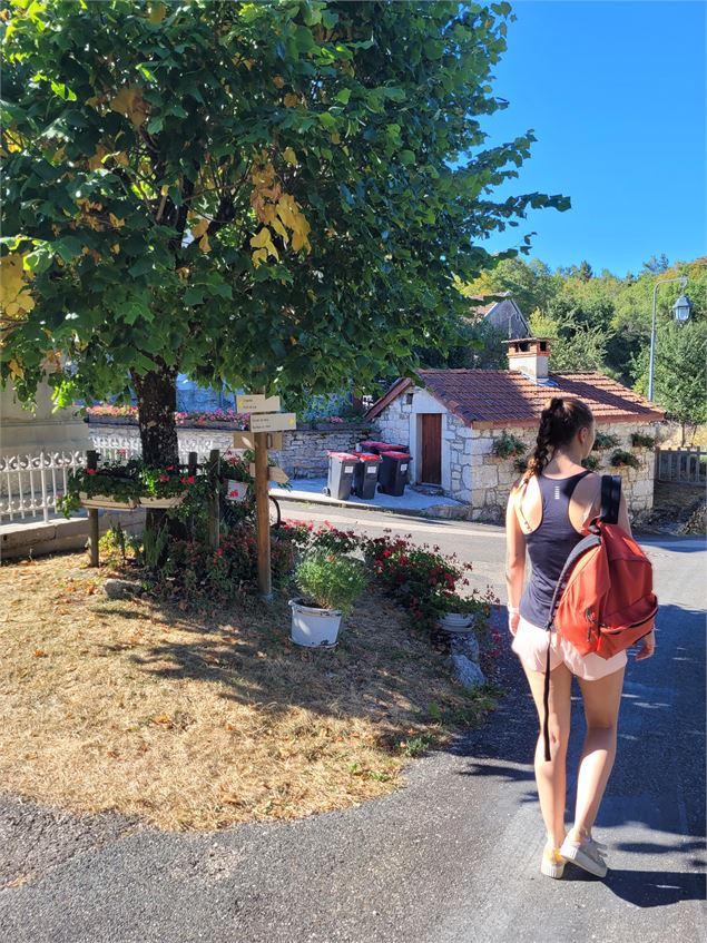 Arrière du monument aux morts de Mornay