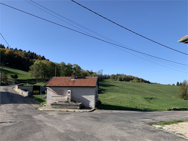 Borne du Prés Carrel depuis La Gotette - M.Michel
