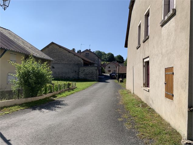 Départ en face de la mairie - Maxime Michel