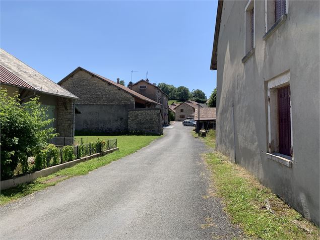 Départ face à la mairie - Maxime Michel
