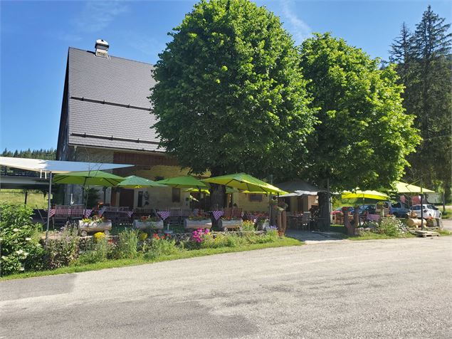 Planachat et la ferme Guichard - Christophe Kaderabek - Haut Bugey Tourisme