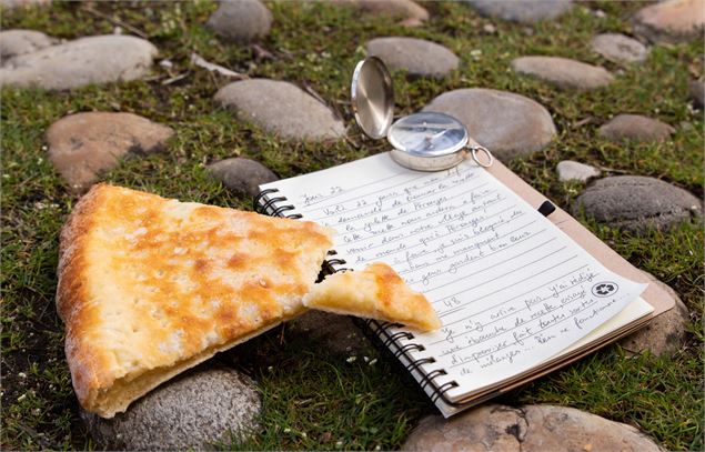 livret jeu code Pérouges - Marilou Perino