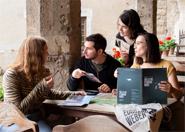 Un jeu de piste grandeur nature pour découvrir la cité médiévale de Pérouges et Meximieux entre amis