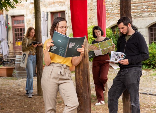 Un jeu de piste grandeur nature pour découvrir la cité médiévale de Pérouges et Meximieux entre amis