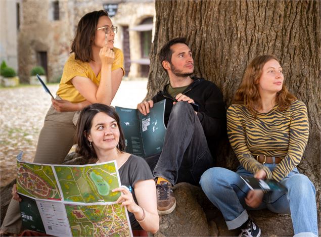Un jeu de piste grandeur nature pour découvrir la cité médiévale de Pérouges et Meximieux entre amis