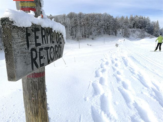 Ski de fond sur le Plateau de Retord au départ de Cuvéry - ©M.Jacques - OT Terre Valserine