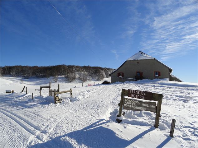 Ski de fond sur le Plateau de Retord - ©M.Jacques - OT Terre Valserine