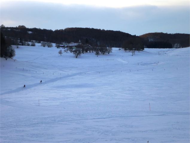 Les pistes de la chapelle de Retord le matin - Laurent Madelon - CC Bugey Sud