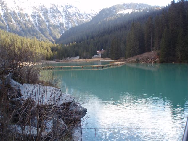 La retenue de la Rosière - ponton handipêche - © AAPPMA de Moutiers