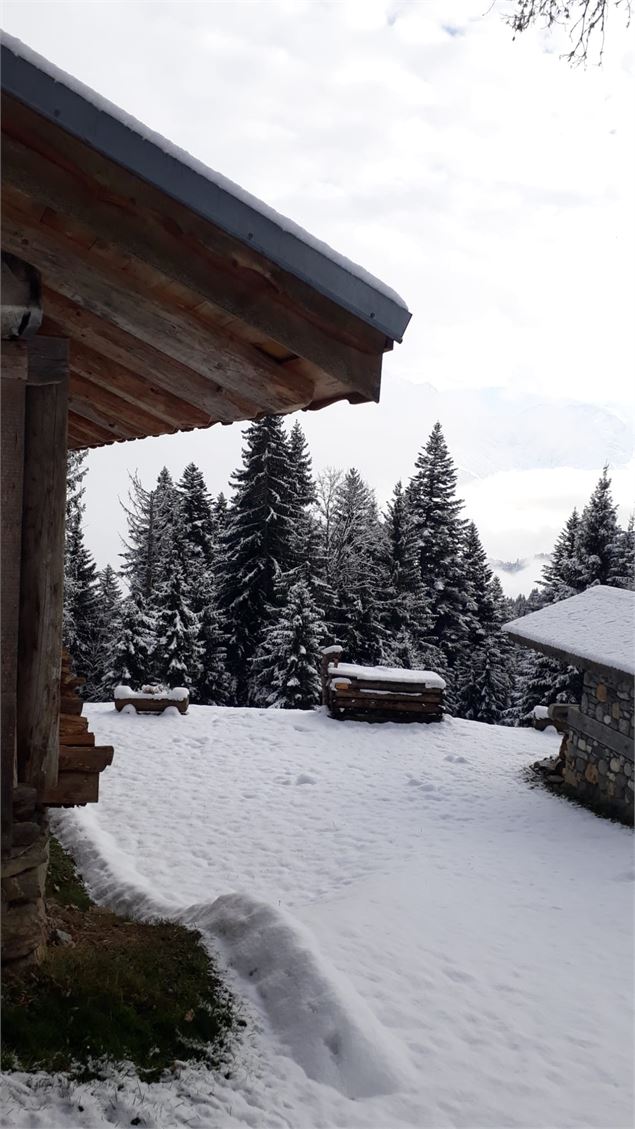 Chalet enneigé sur la boucle des Sions - Sabine Deberles