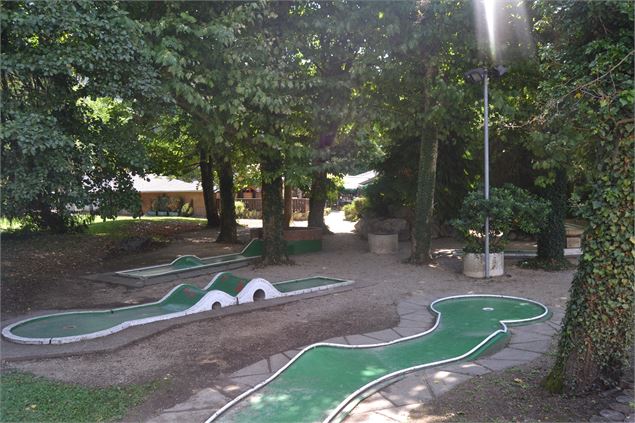 Mini-golf Challes-les-Eaux - Office de Tourisme Challes-les-Eaux - C.Rivolly