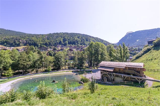 Promenade dans le parc des Dérêches_Morzine - @JBbieuville