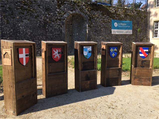 Les coffres des douaniers  - libre de droit