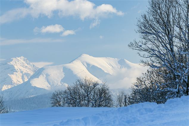 vue sur le Mt Joly depuis le hameau du Déramey - Océane Casanova
