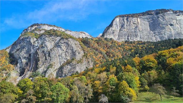 le fameux plis couché de la cascade d'Arpenaz - Wendy Coulon