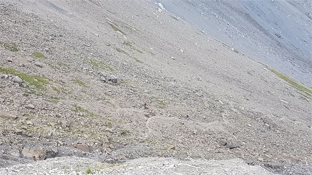 montée dans les rochers - Amandine Porret