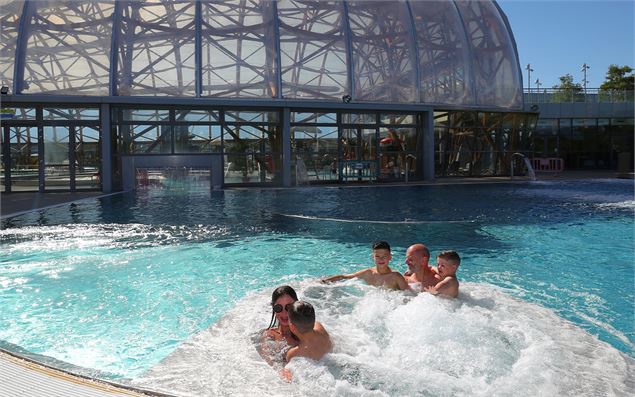 Bassin balnéoforme chauffé