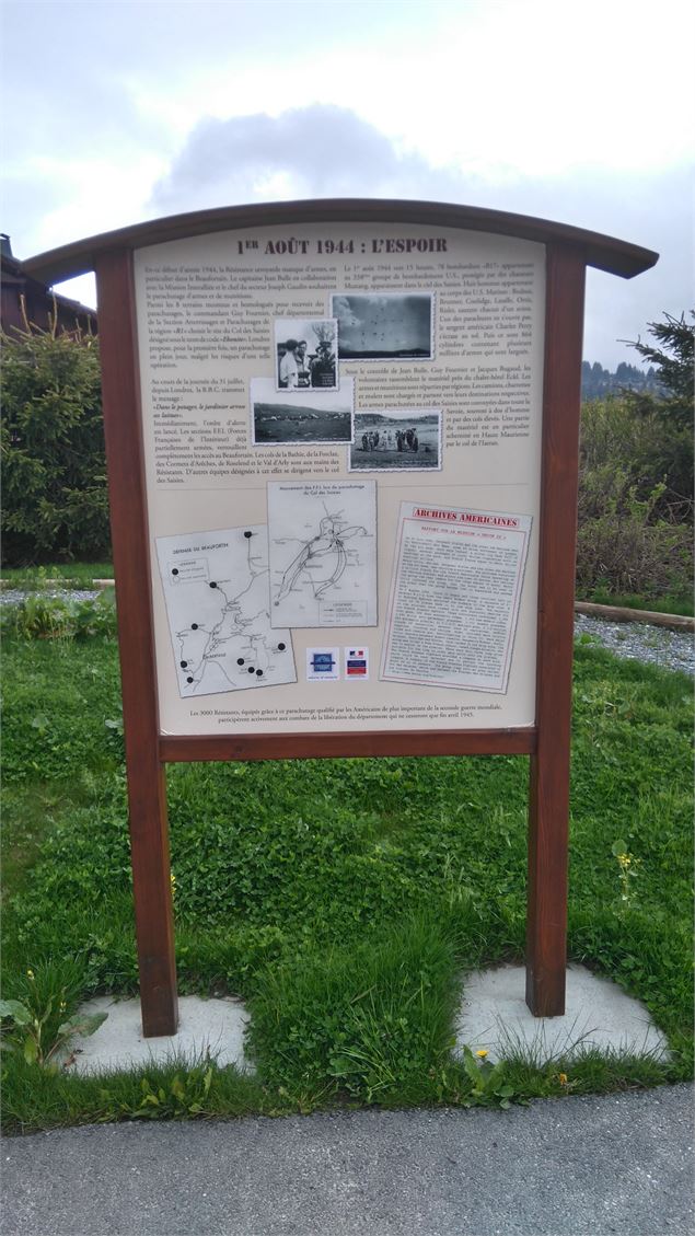 Monument commémorant le parachutage de 1944