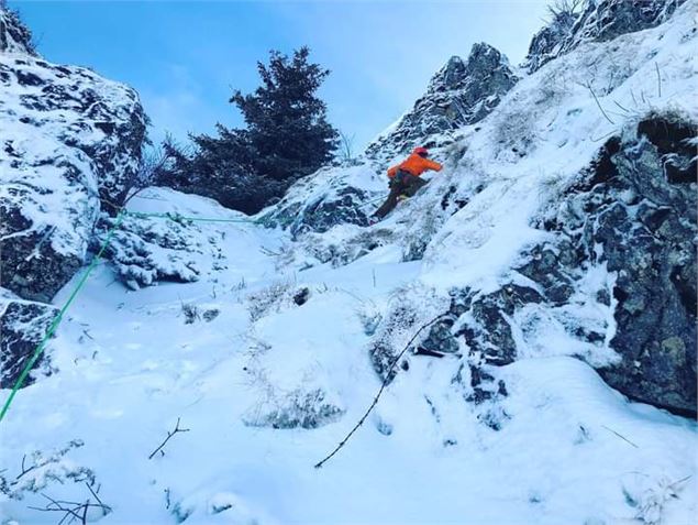 Voie dry tooling site des Habères - V. Glauzy - OT Alpes du Léman