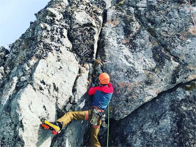 Voie dry tooling site des Habères - V. Glauzy - OT Alpes du Léman