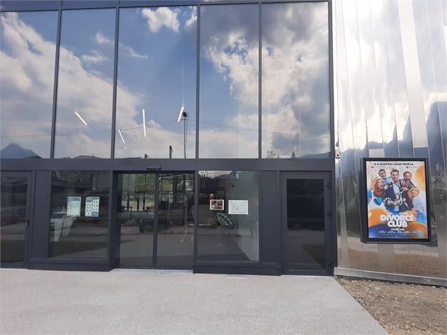 Entrée extérieur - Ciné Cluses