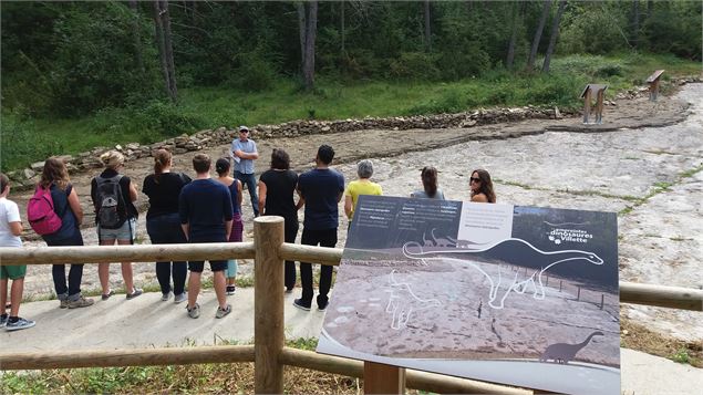 Les empreintes de dinosaures de Villette - png