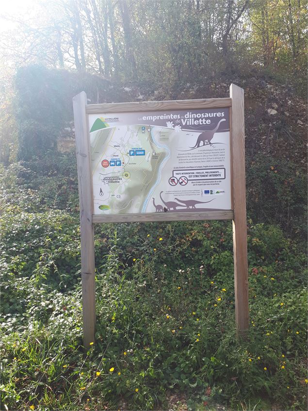 Les empreintes de dinosaures de Villette - png