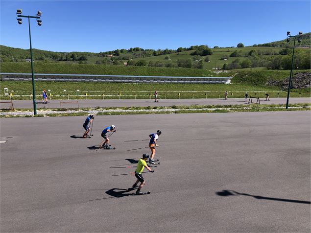 Ski roue sur le stade de biathlon des Plans d'Hotonnes - M.Ballet