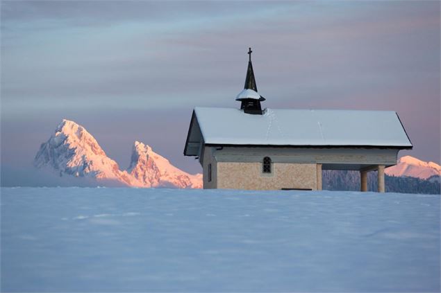 Site et chapelle de Chapeillant sous la neige - A.Berger