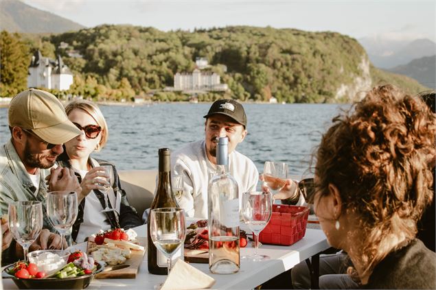 Water taxi / Annecy Lounge Boat - 