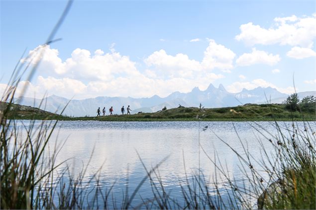 Randonnée facile au bord du Lac Guichard à Saint Sorlin d'Arves - © OT Saint Sorlin dArves - V Bello