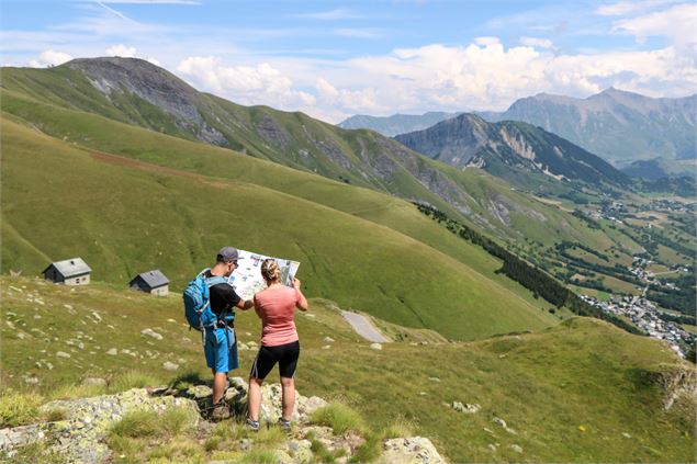 Randonnée sur les hauteurs de Saint Sorlin d'Arves - © OT Saint Sorlin dArves - V Bellot-Mauroz