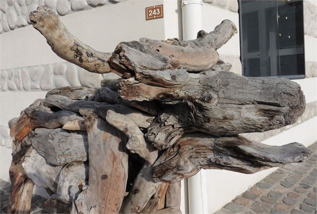 Art Vache : La Vache en bois flotté - DOKA Productions