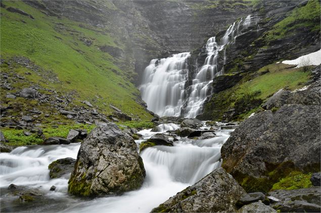 Cascade sur le chemin menant à Sales - Frank Miramand