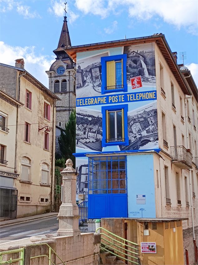 Fresque de l'ancienne Poste à Tenay - Sabrina Megani / Plaine de l'Ain Tourisme