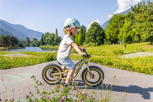 Base de Loisirs du Lac Bleu_Saint-Rémy-de-Maurienne - OTI Terres de Maurienne