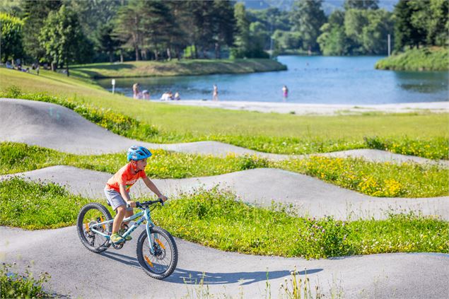 Base de Loisirs du Lac Bleu_Saint-Rémy-de-Maurienne - OTI Terres de Maurienne