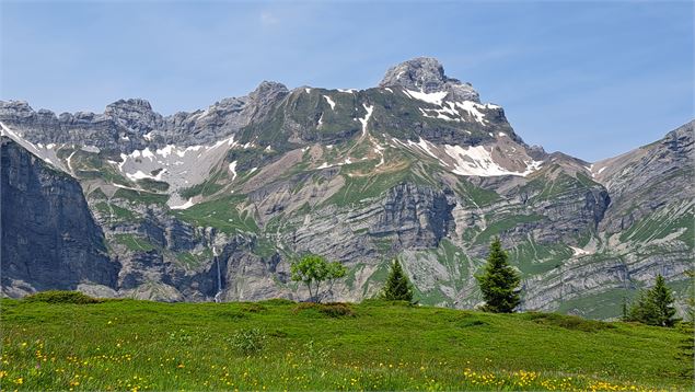 Vue sur la chaine des Aravis - © Cordon Tourisme