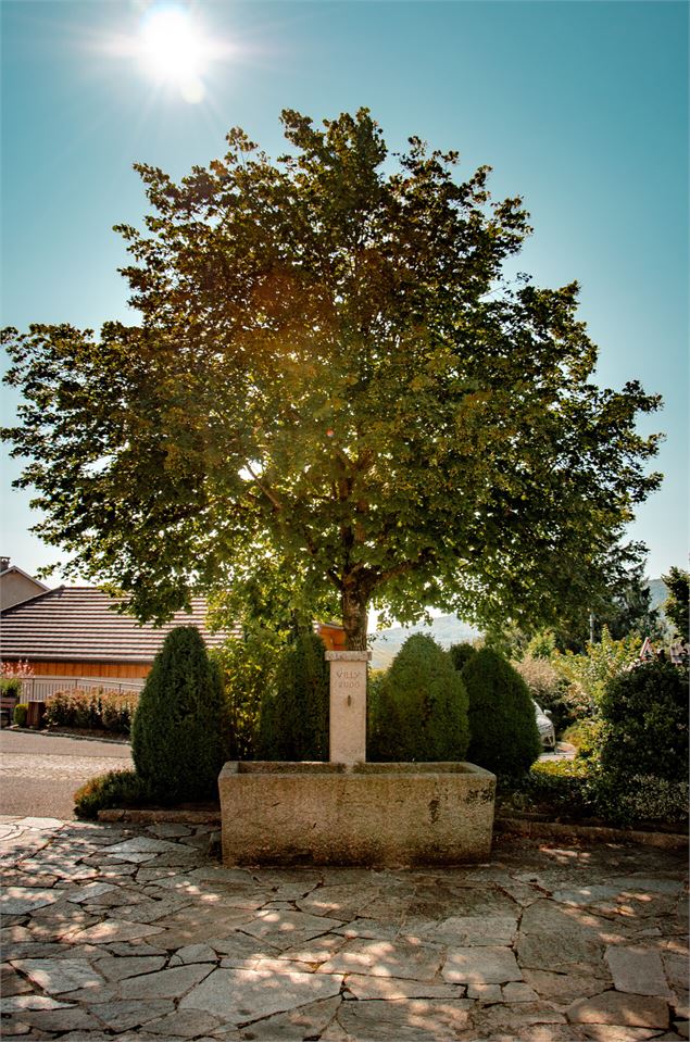Place de la Mairie de Villy-le-Bouveret - OT Monts du Genevois - Brice Souvansanouk