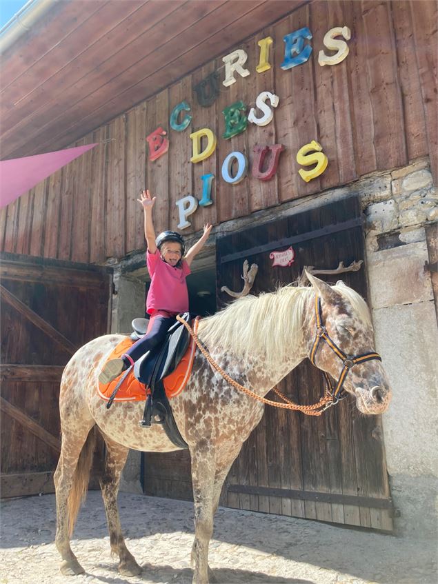  - Écuries des Pious Bloye