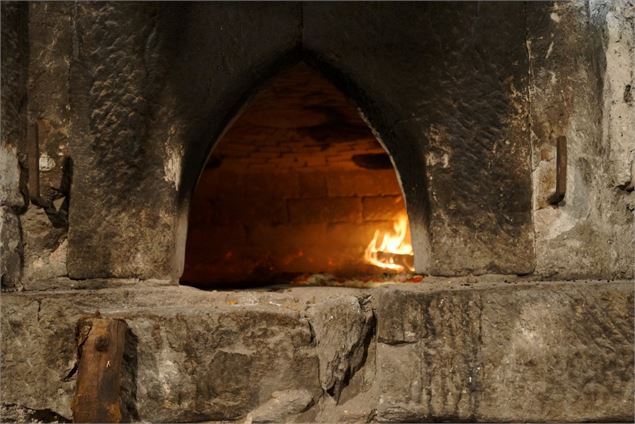 val-cenis-bramans-four-pain-verney 		 Le four à pain du Verney à Val Cenis-Bramans - Boulangerie Hou