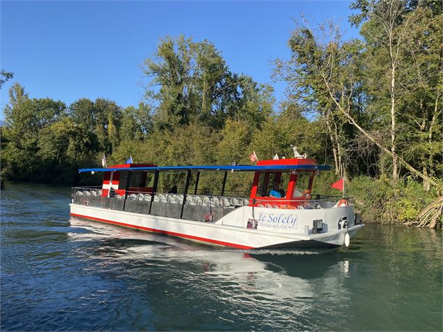 Le solely en navigation sur le Canal de Savières - bateaucanal