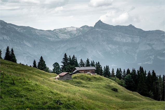 Les Chalets de Porcherey au départ du Plateau de la Croix - Michael Lafrasse