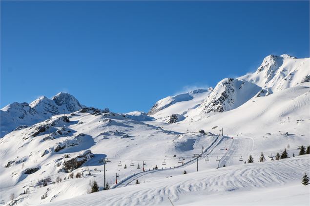 Télésiège et téléski à Saint Sorlin d'Arves en hiver - © OT Saint Sorlin dArves - V Bellot-Mauroz