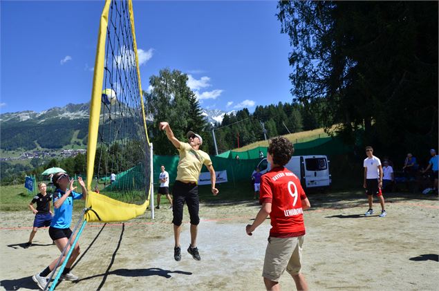 Terrain de volley aux Coches - Amandine Elie